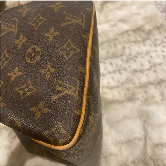 Authentic Louis Vuitton Monogram Speedy 30 - Picture 5 of 10